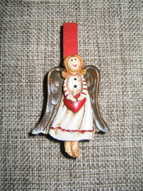 Kolíček anděl s úzkou sukní a se srdcem